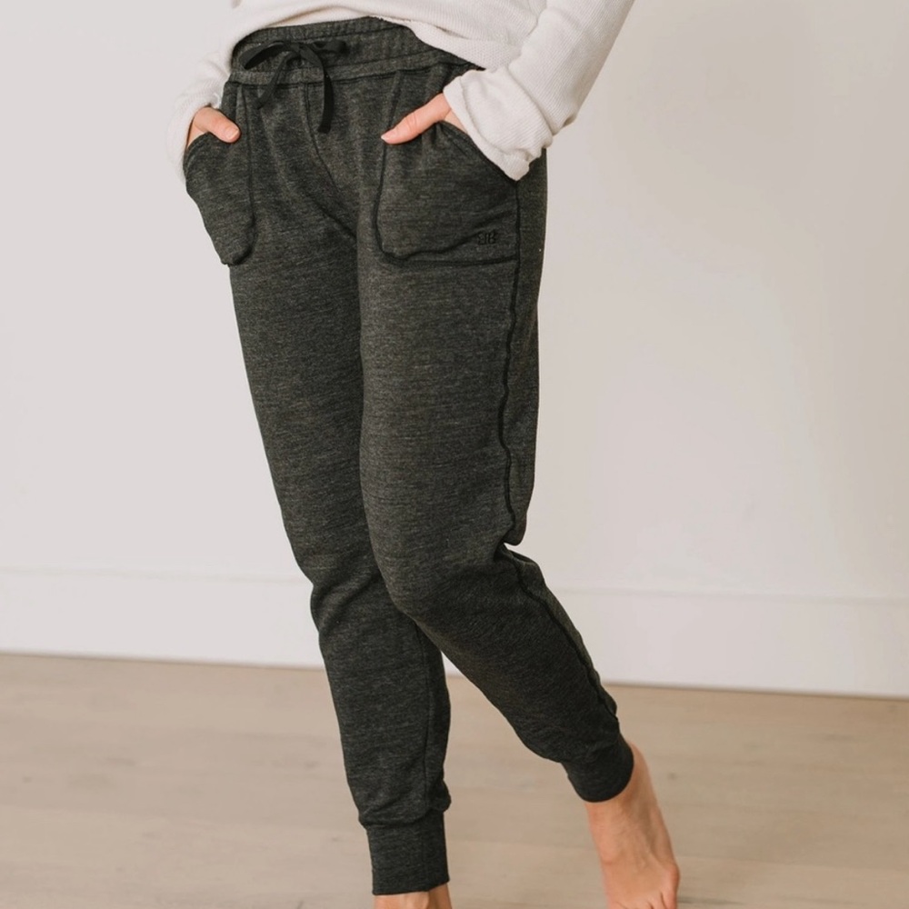 Albion Fit dark grey at ease joggers size M